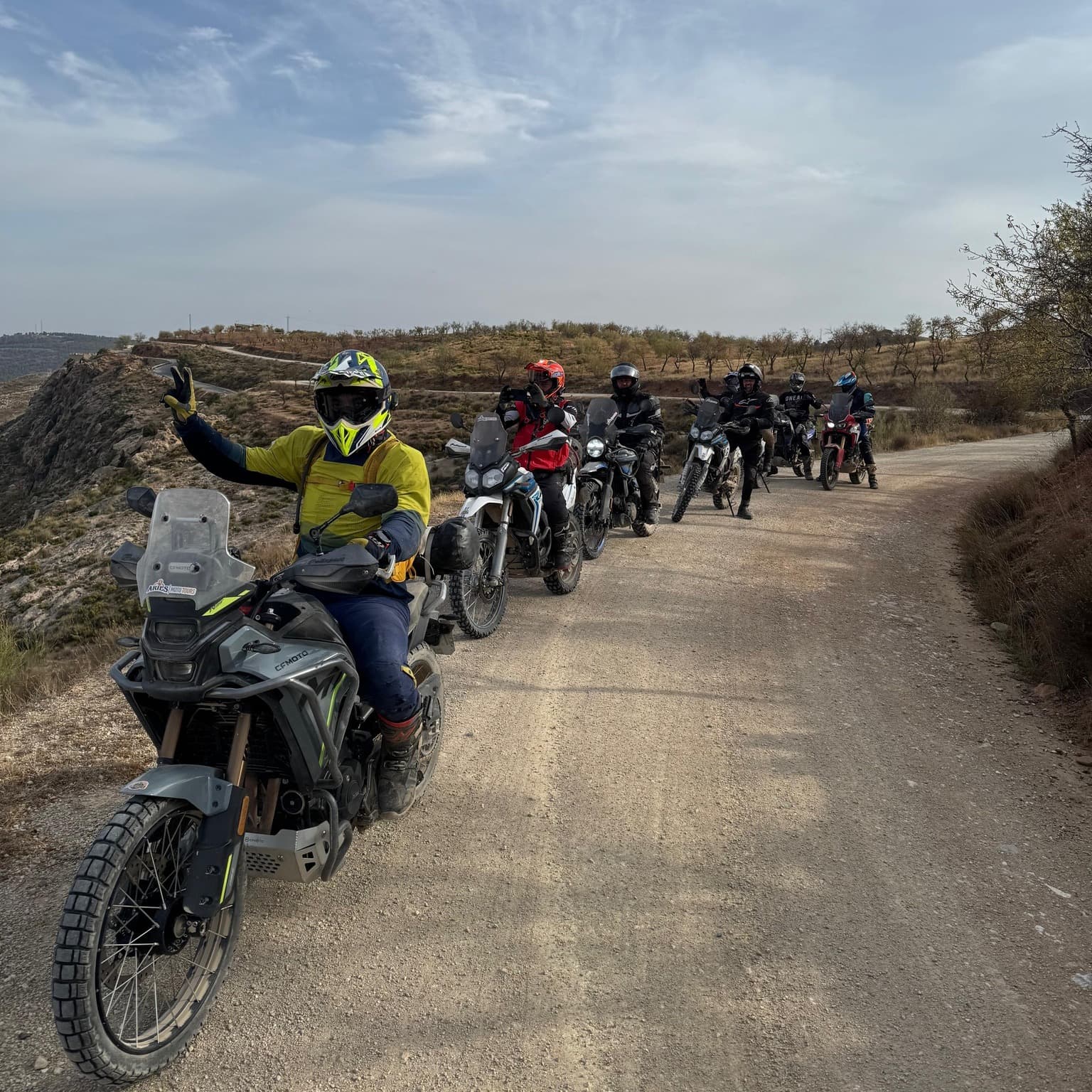 Skupina motorkářů na motovýletu po Andalusii ve Španělsku